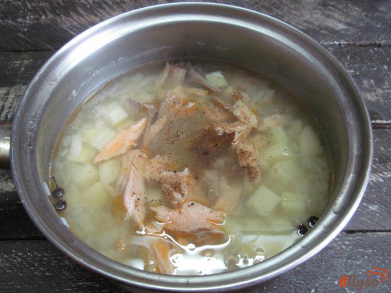 Фото приготовление рецепта: Сливочный суп с лососем шаг №7