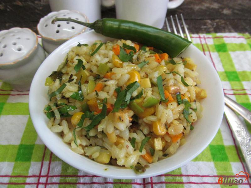 Фото приготовление рецепта: Рис с сельдереем и кукурузой шаг №4
