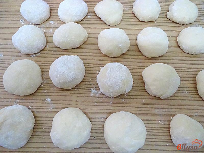 Фото приготовление рецепта: Пирожки жареные с картофелем и сыром. шаг №8