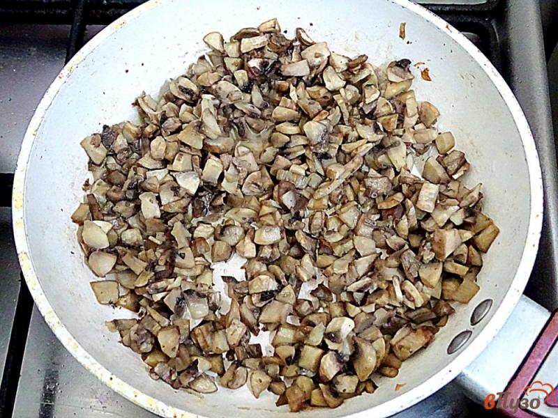 Фото приготовление рецепта: Котлеты фаршированные грибами и моцареллой шаг №3