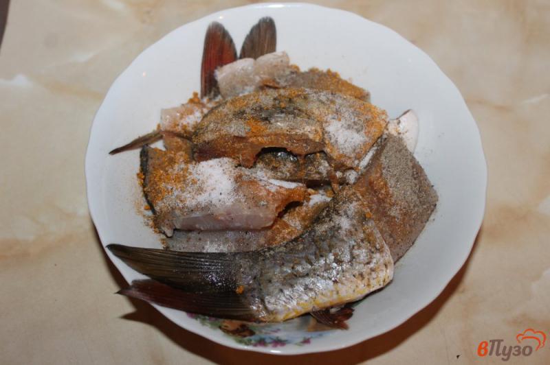 Фото приготовление рецепта: Жареная рыба в панировке шаг №3