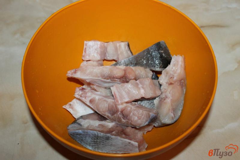 Фото приготовление рецепта: Маринованная рыба с луком шаг №1