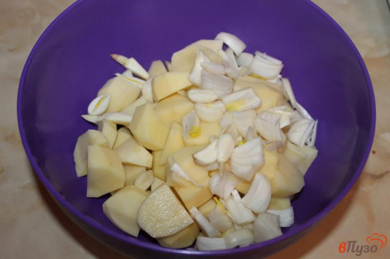 Фото приготовление рецепта: Картофель тушеный в рукаве с соевым соусом шаг №3