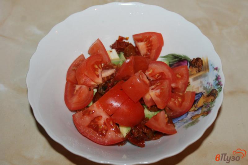 Фото приготовление рецепта: Салат из авокадо с брынзой шаг №3