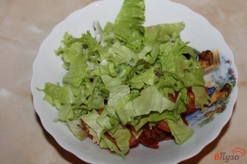 Фото приготовление рецепта: Салат из авокадо с брынзой шаг №4