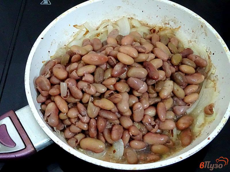 Фото приготовление рецепта: Фасоль тушеная с помидорами и чесноком шаг №5