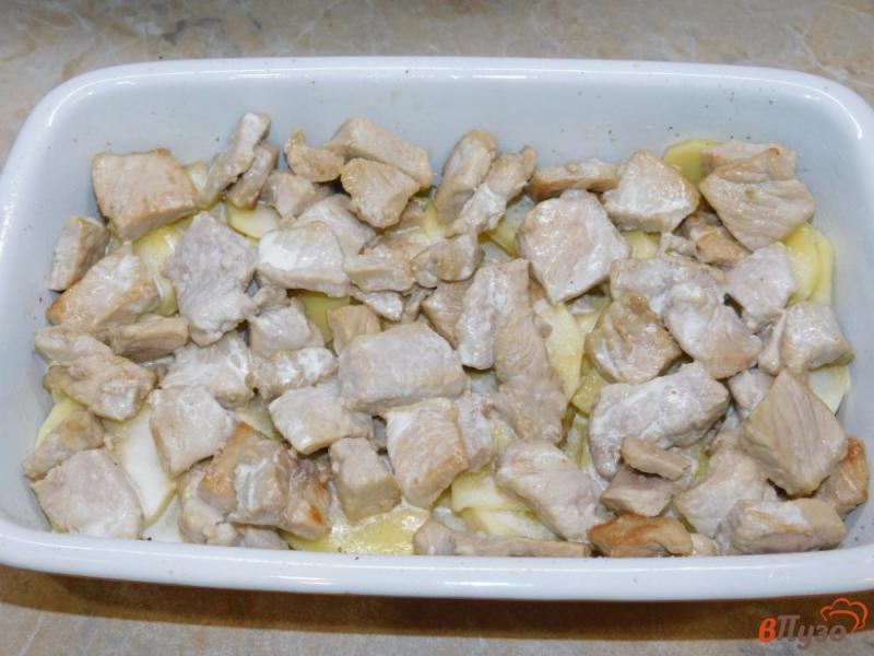 Фото приготовление рецепта: Картофель, запеченный с мясом шаг №2