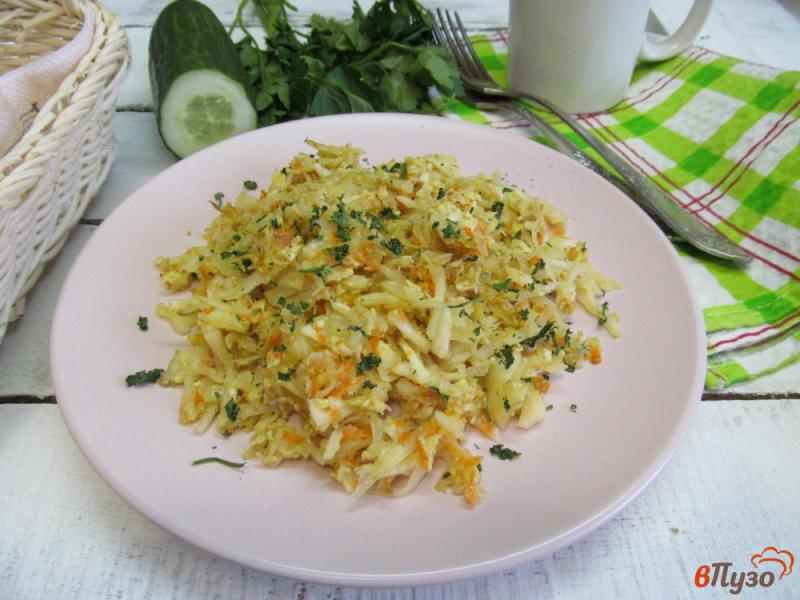 Фото приготовление рецепта: Жареная капуста с яйцом без масла шаг №6