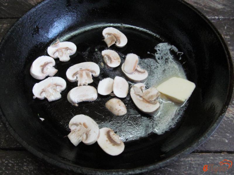 Фото приготовление рецепта: Гречневая каша с овощами и грибами шаг №4