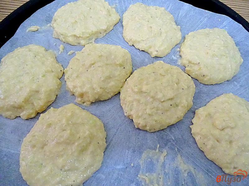 Фото приготовление рецепта: Лепёшки с капустой и сыром шаг №8