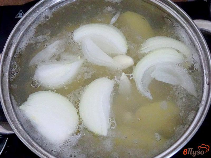 Фото приготовление рецепта: Суп пюре со шпинатом и горошком шаг №4