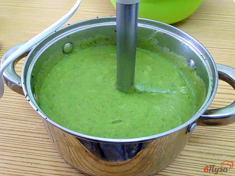 Фото приготовление рецепта: Суп пюре со шпинатом и горошком шаг №7
