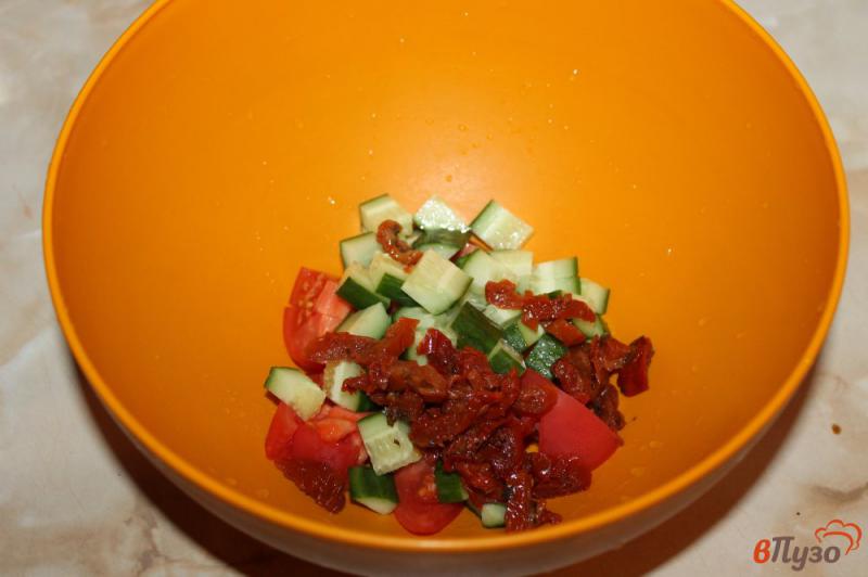 Фото приготовление рецепта: Салат из грибов и овощей в соусе песто шаг №4