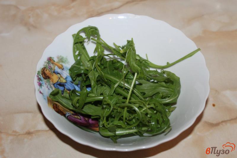 Фото приготовление рецепта: Салат из рукколы и брынзы шаг №1
