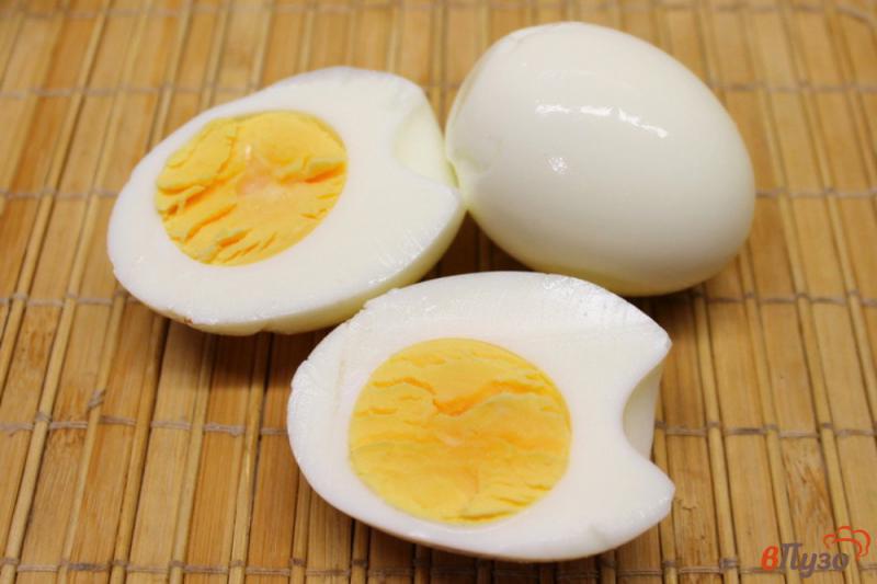 Фото приготовление рецепта: Закуска из сыра и яиц в тарталетках шаг №1