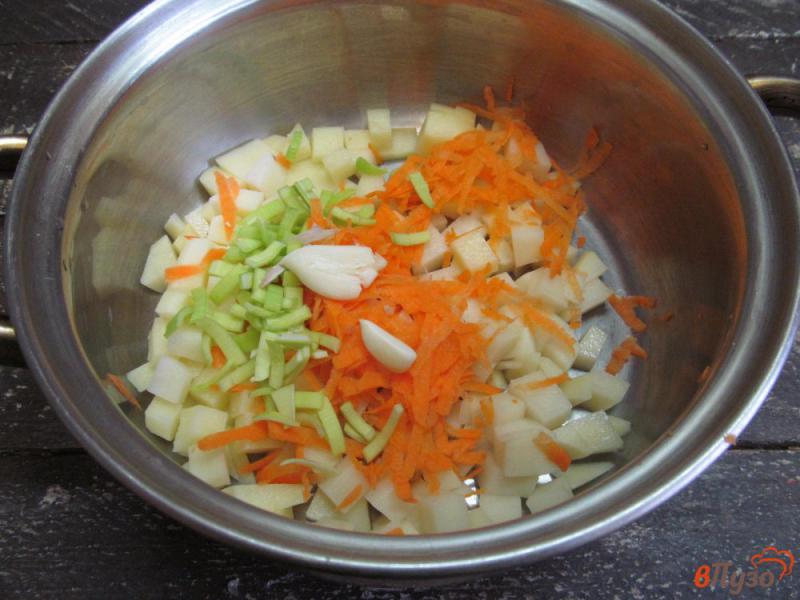 Фото приготовление рецепта: Томатный суп с пастой пене шаг №1