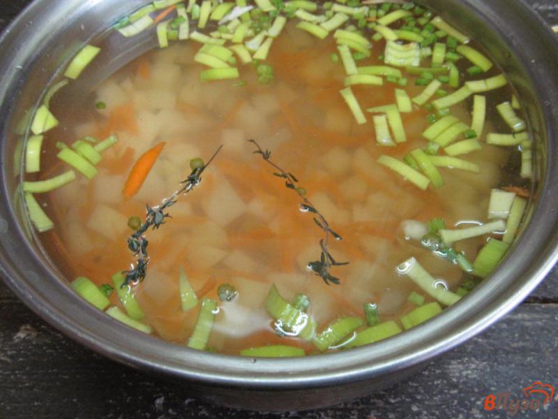 Фото приготовление рецепта: Томатный суп с пастой пене шаг №2