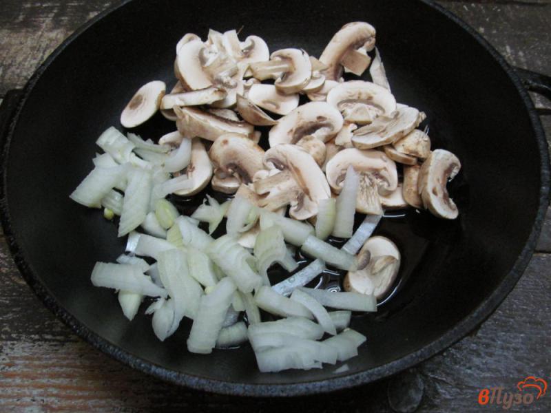 Фото приготовление рецепта: Шпинатные блины с грибами шаг №6