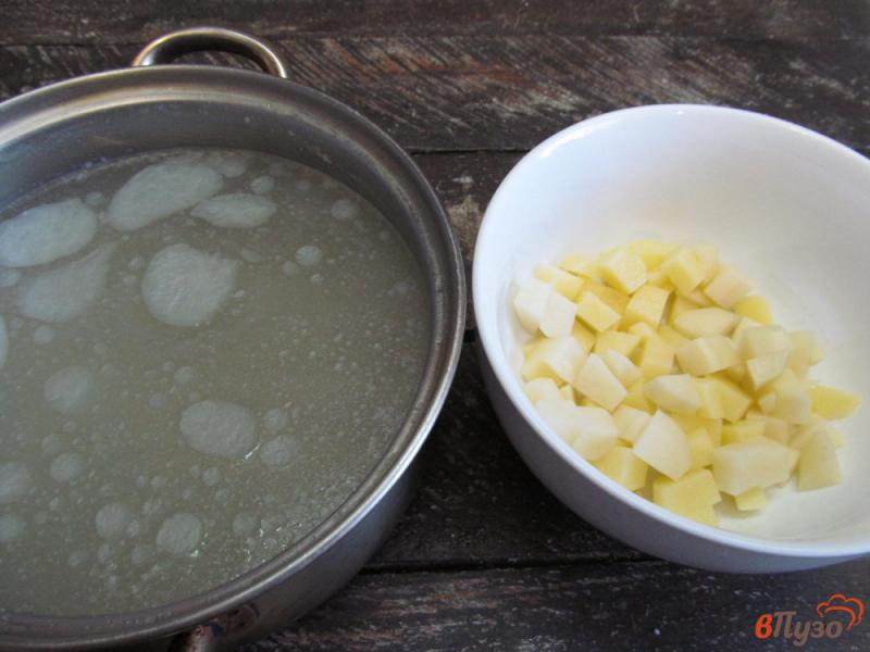 Фото приготовление рецепта: Рисовый суп с солеными огурцами шаг №1