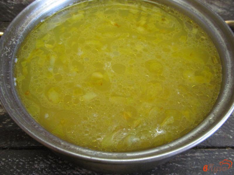 Фото приготовление рецепта: Рисовый суп с солеными огурцами шаг №5