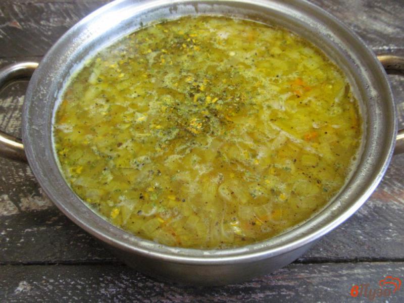 Фото приготовление рецепта: Рисовый суп с солеными огурцами шаг №6