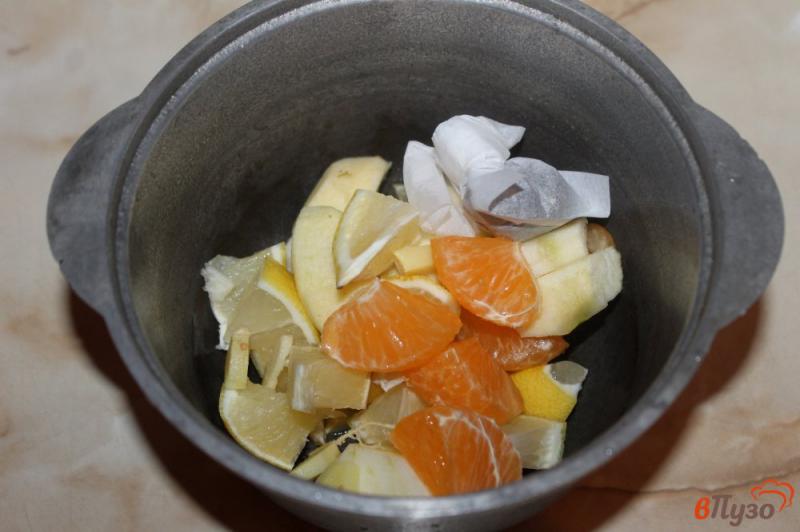 Фото приготовление рецепта: Чай с фруктами и имбирем шаг №2