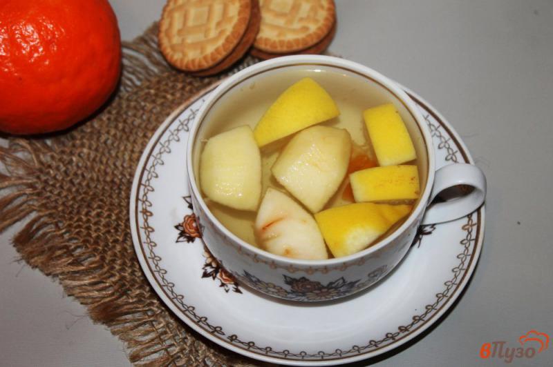 Фото приготовление рецепта: Чай с фруктами и имбирем шаг №4