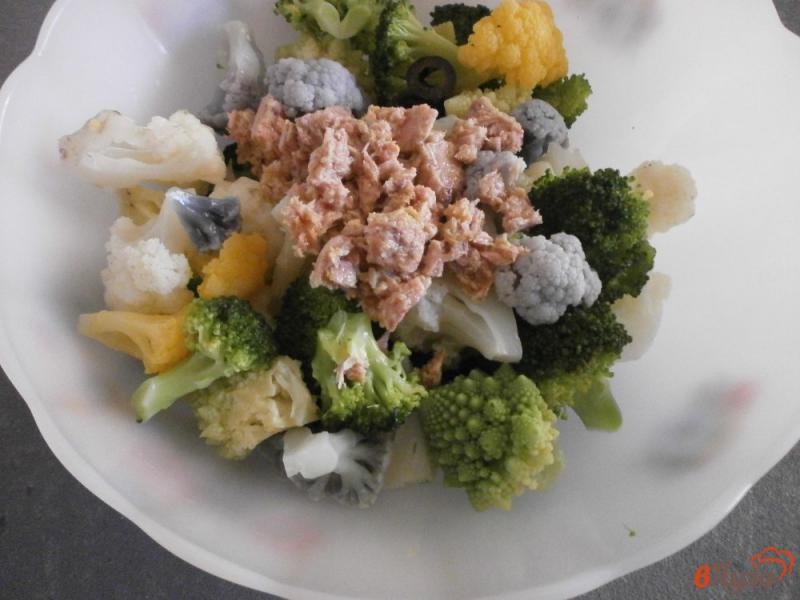 Фото приготовление рецепта: Цветной салат из цветной капусты и тунца шаг №9