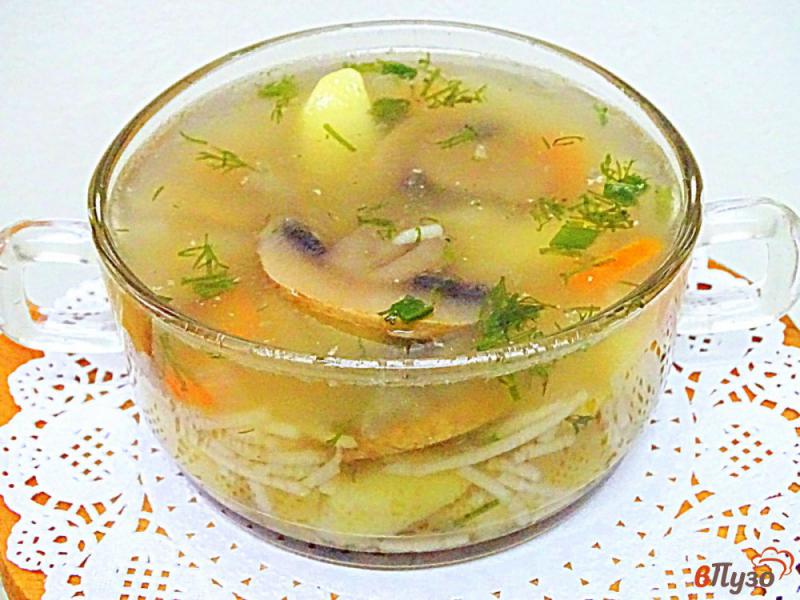 Фото приготовление рецепта: Суп с грибами и вермишелью шаг №8