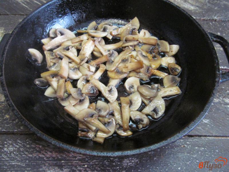 Фото приготовление рецепта: Молочный суп с грибами шаг №5