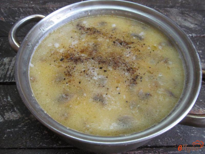 Фото приготовление рецепта: Молочный суп с грибами шаг №8