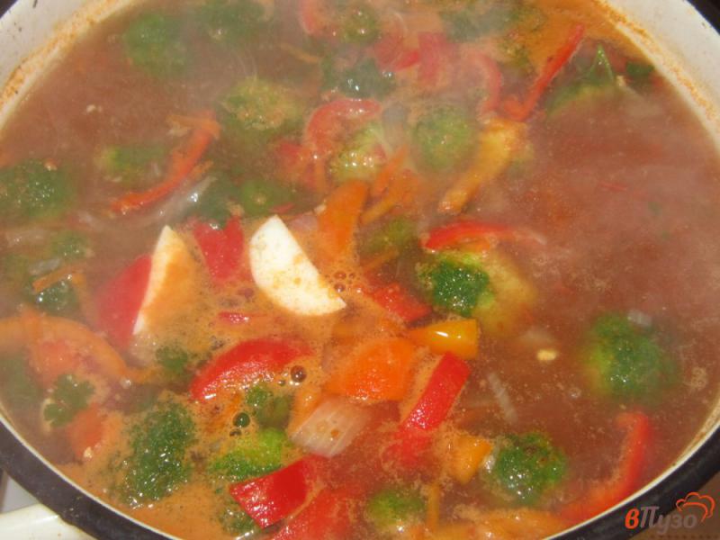 Фото приготовление рецепта: Суп из утиных шеек с брокколи шаг №7