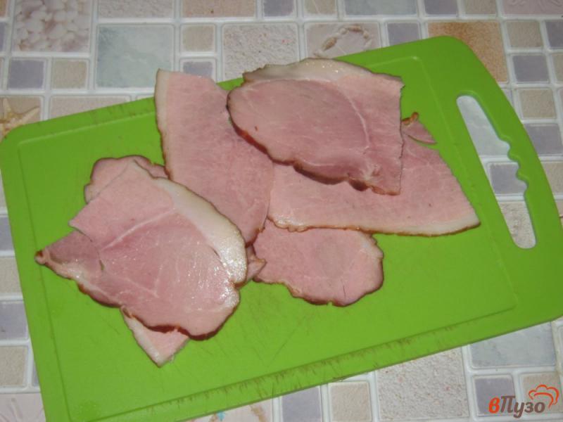 Фото приготовление рецепта: Рулетики из свиного карбонада с сыром и маслинами шаг №2