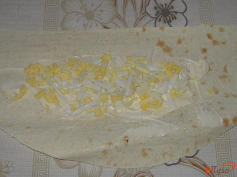 Фото приготовление рецепта: Сосиски в лаваше с яйцом и шампиньонами шаг №1