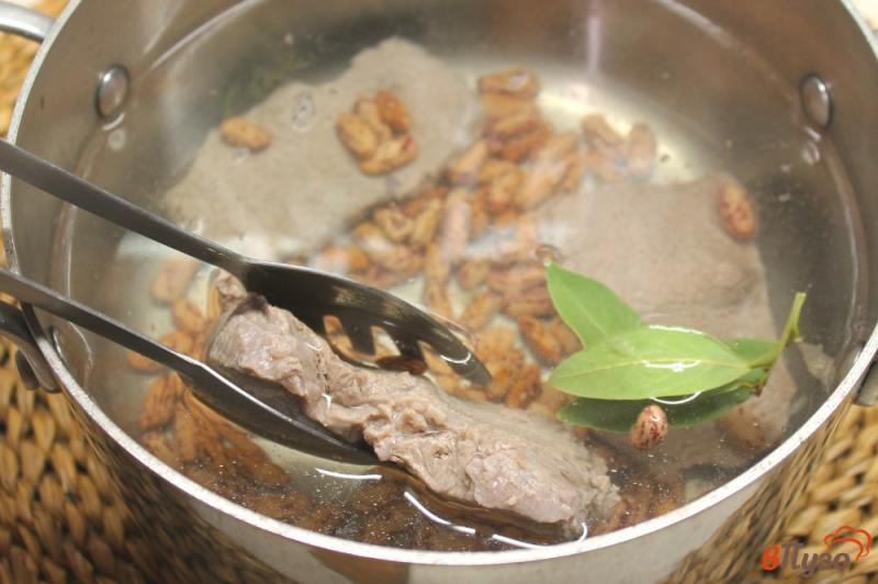 Фото приготовление рецепта: Борщ с фасолью на говяжьем бульоне шаг №2