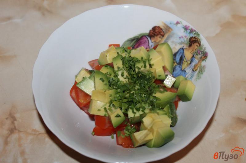 Фото приготовление рецепта: Салат с авокадо и сыром шаг №3