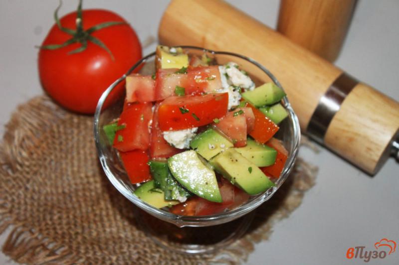 Фото приготовление рецепта: Салат с авокадо и сыром шаг №5