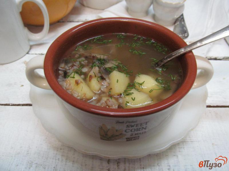 Фото приготовление рецепта: Утиный суп с гречкой и шампиньоном шаг №7