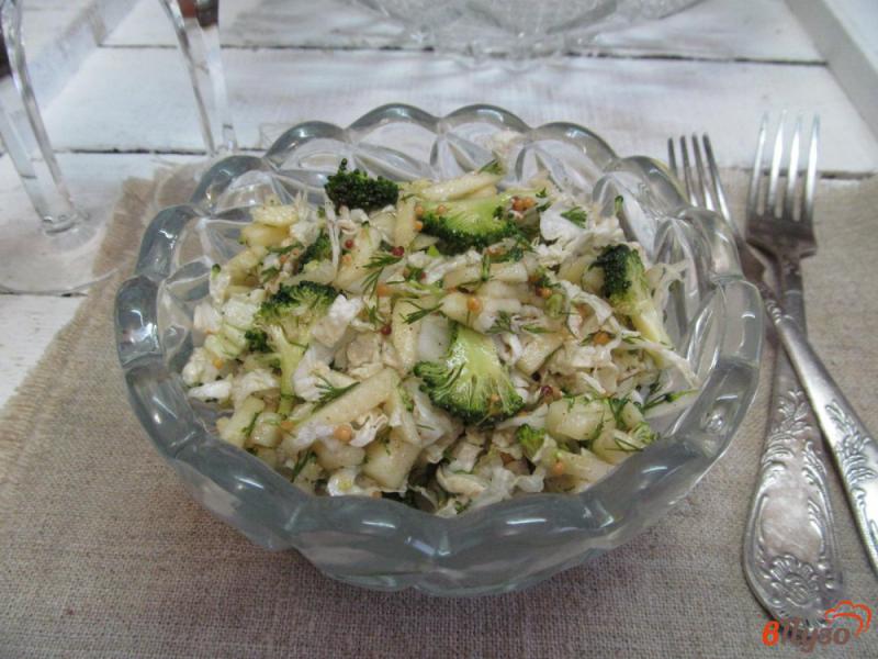 Фото приготовление рецепта: Зеленый салат из пекинской капусты с брокколи шаг №6