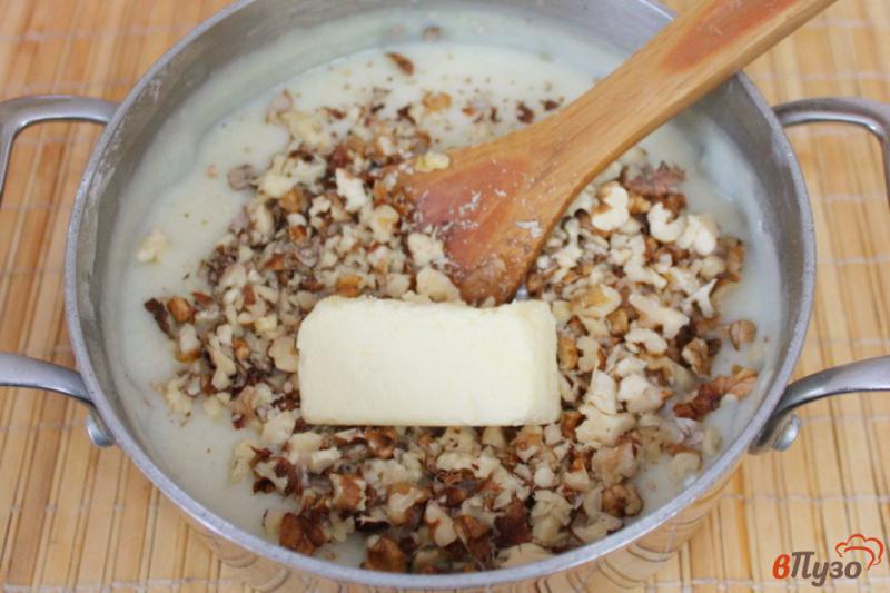 Фото приготовление рецепта: Торт с медом и орехами шаг №11