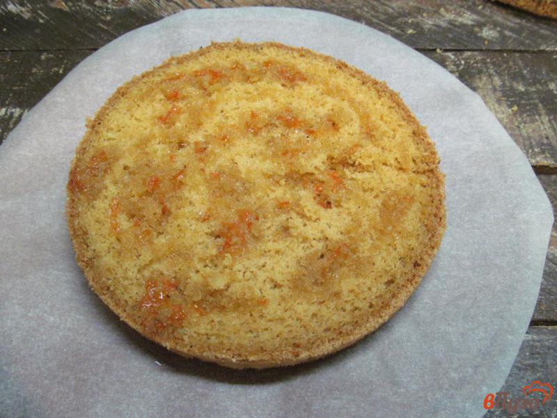 Фото приготовление рецепта: Бисквитный торт с яблочной прослойкой шаг №12