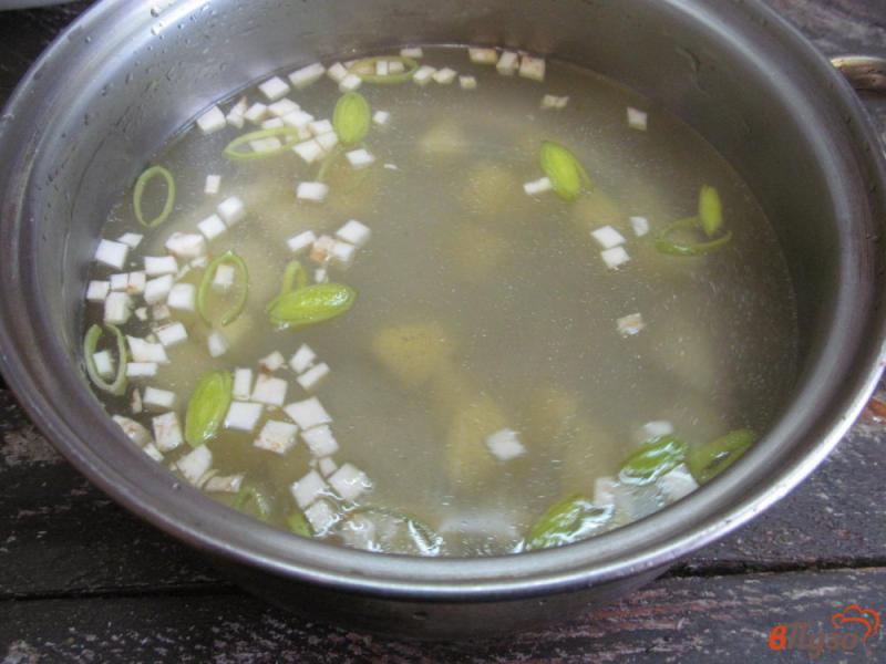 Фото приготовление рецепта: Овощной суп с сырными шариками шаг №3