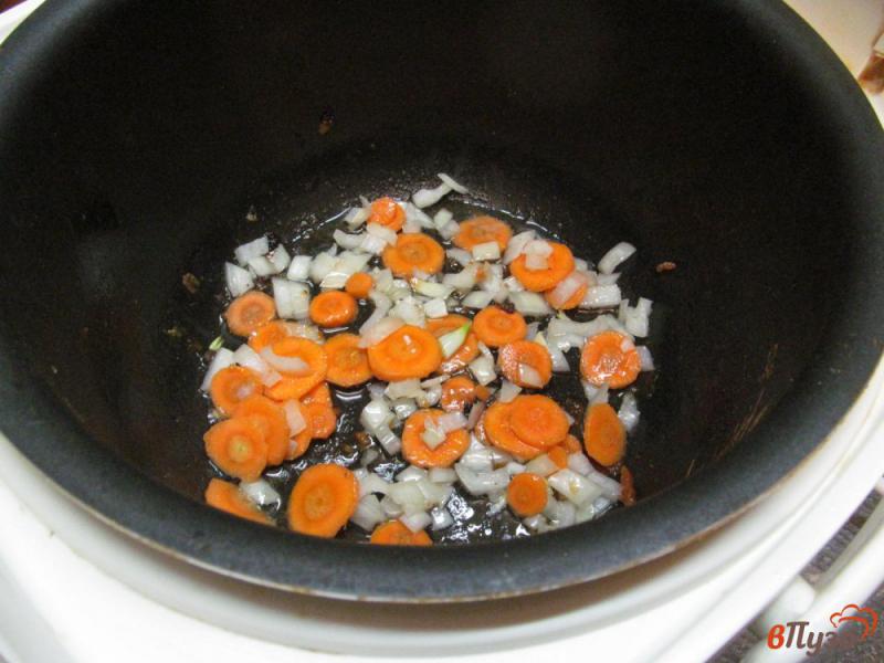 Фото приготовление рецепта: Курица с рисом и консервированным горошком в мультиварке шаг №2