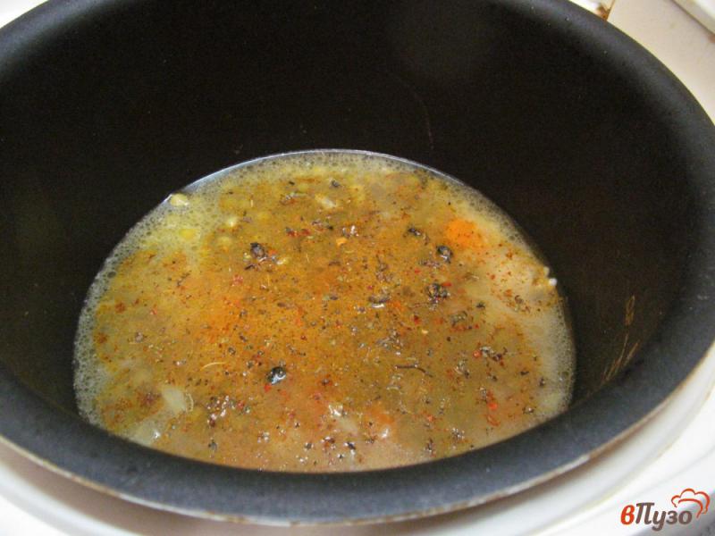 Фото приготовление рецепта: Курица с рисом и консервированным горошком в мультиварке шаг №5