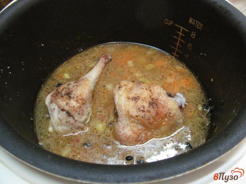 Фото приготовление рецепта: Курица с рисом и консервированным горошком в мультиварке шаг №6