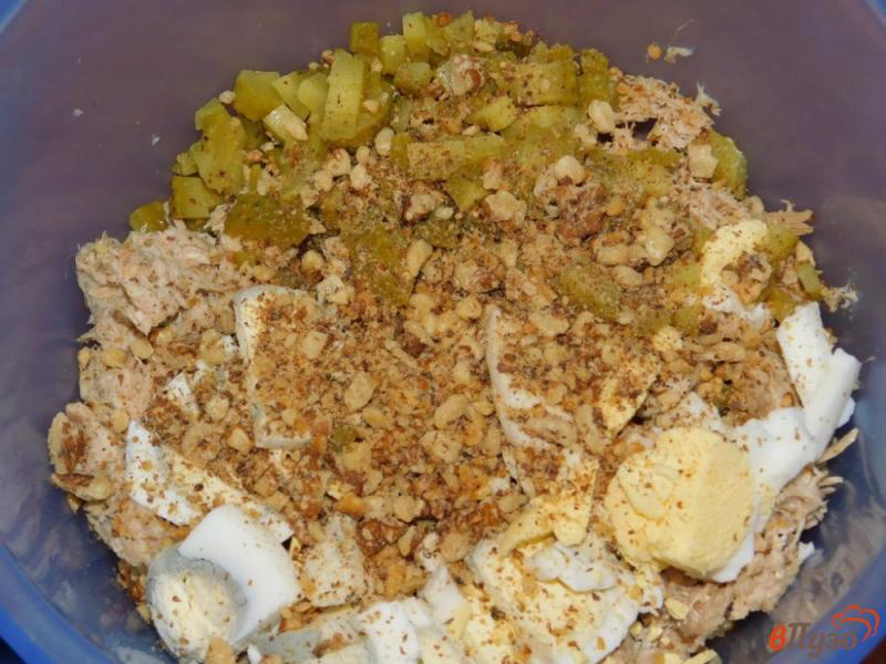 Фото приготовление рецепта: Мясной салат с орехами шаг №3
