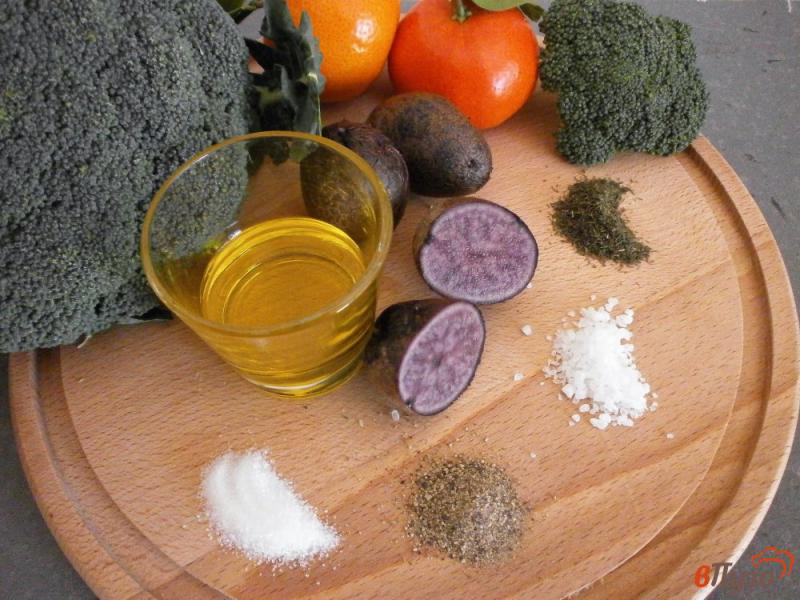 Фото приготовление рецепта: Тёплый салат из брокколи и картофеля под мандариновым соусом шаг №1