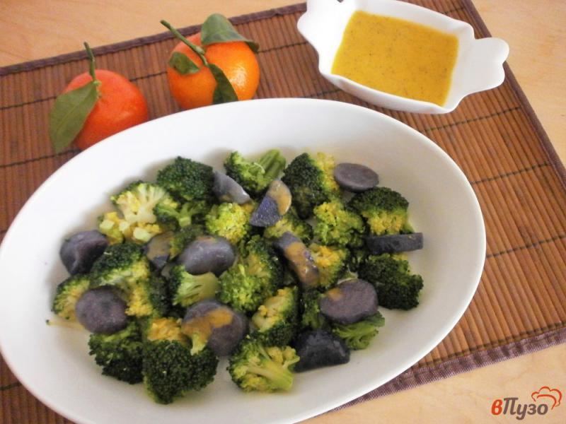 Фото приготовление рецепта: Тёплый салат из брокколи и картофеля под мандариновым соусом шаг №8