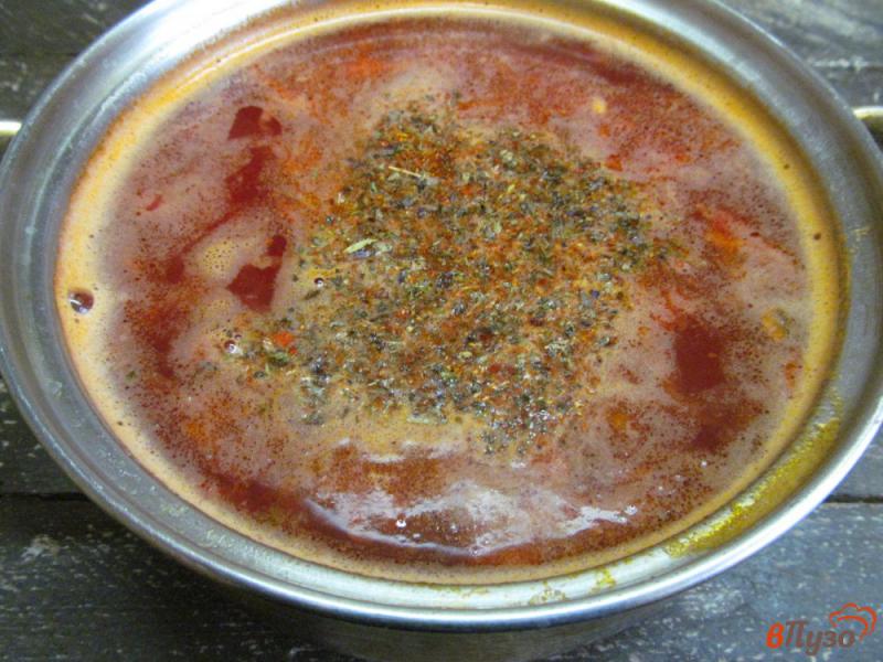 Фото приготовление рецепта: Свекольный суп с фасолью шаг №6