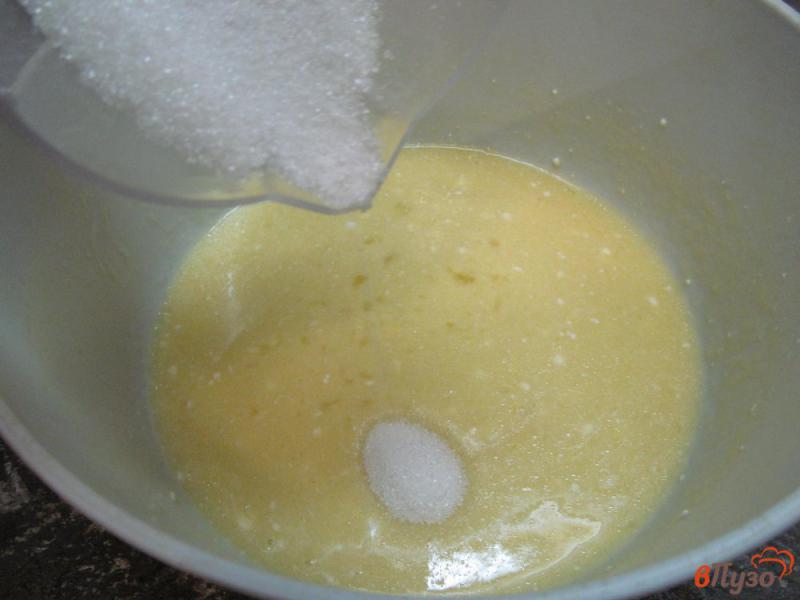 Фото приготовление рецепта: Перевернутый пирог с ананасом шаг №4